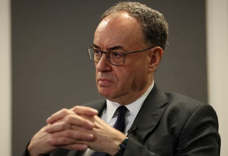 写真はイングランド銀行（英中央銀行、ＢＯＥ）のベイリー総裁。4月1日、ロンドンで撮影。REUTERS/Hannah McKay