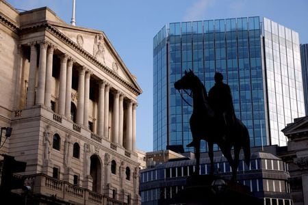 イングランド銀行（英中央銀行）のカンリフ副総裁は１３日、英中銀による独自のデジタル通貨発行には正当な理由があると述べた。写真はロンドンで２０２０年１１月撮影（２０２１年　ロイター/John Sibley）