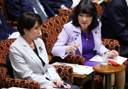 高市早苗首相（左）と片山さつき財務相。４月７日、東京の国会内で撮影（２０２６年　ロイター/Issei Kato）