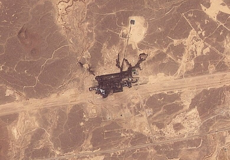 写真は損傷したとみられるサウジアラビアのヒジャーズ地方にある東西パイプライン施設の衛星画像。9月11日提。Planet Labs PBC/Handout via REUTERS