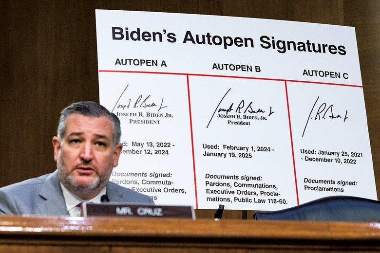 議会でオートペン問題を追及するクルーズ共和党上院議員（6月）　TOM WILLIAMSｰCQ ROLL CALLｰSIPA USAｰREUTERS