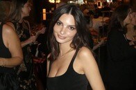 エミリー・ラタコウスキーのセクシー投稿が再び注目の的に