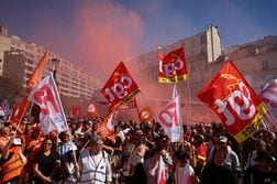 フランスで労働者スト拡大、賃金水準や燃料価格高騰に抗議