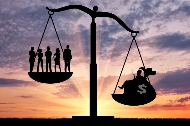 世帯収入の「ジニ係数」で日本社会の格差の実態がよく見える　Prazis Images/Shutterstock