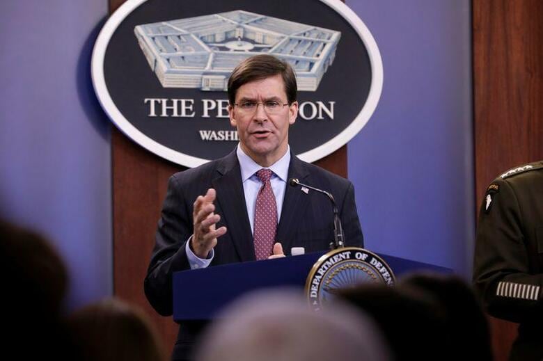 エスパー米国防長官（写真）は6日、米軍が武力紛争に適用される国際法に違反してイランの文化財を攻撃することはないとの考えを強調した。2019年12月、バージニア州の米国防総省で撮影（2020年　ロイター/Yuri Gripas）