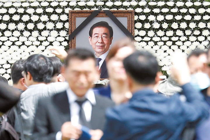 朴市長はセクハラで告訴された翌日に自ら命を絶ったとみられる　KIM HONG-JI-REUTERS