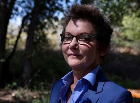 米サンフランシスコ連銀のデイリー総裁は６日、低調な米雇用統計は労働市場を巡る懸念を浮き彫りにしたとしつつも、インフレの高止まりやイラン紛争に伴う原油価格高騰がもたらす「両面のリスク」を考慮すると、米連邦準備理事会（ＦＲＢ）が直ちに利下げすることを正当化するわけではないと述べた。２０２５年８月２１日撮影（２０２６年　ロイター／Jim Urquhart）