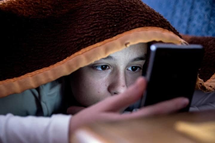 人々の恐怖心に付け込み偽りの希望を与える悪徳サイトが蔓延（写真はイメージ）　ljubaphoto-iStock