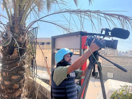 パレスチナ保健当局によると、イスラエルがパレスチナ自治区ガザのナセル病院を２５日に攻撃し、ジャーナリスト４人を含む少なくとも１５人が死亡した。死亡したカメラマンのフッサム・マスリ氏、７日撮影（２０２５年　ロイター）