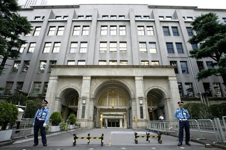 　７月２１日、日本の財務省当局者は為替相場に関するトランプ米大統領の最近の発言に日本は注意する必要があり、日銀の金融緩和は通貨安ではなくデフレ対策が目的だと米政府にあらためて説明することが必要になるかもしれないとの認識を示した。２００９年７月撮影（２０１８年　ロイター）