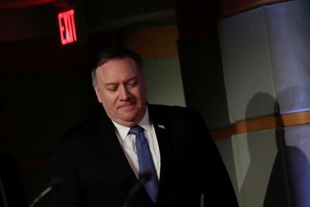 ポンペオ米国務長官は６日、中国が公表した新型コロナウイルスに関する「不完全な」データは米国のウイルス対応の妨げになったと述べ、情報入手を巡り中国政府に対するいら立ちをあらわにした。５日撮影（２０２０年　ロイター／Yuri Gripas）