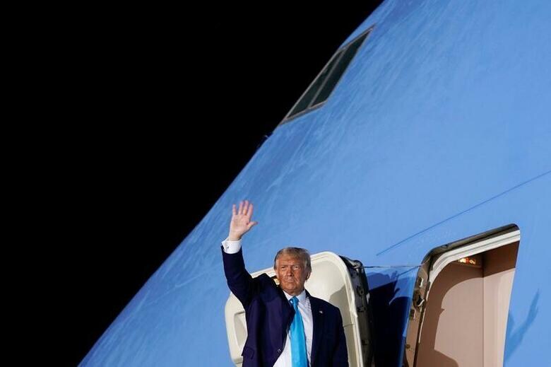 米連邦選挙委員会(FEC)のデータによると、11月米大統領選で再選を目指すトランプ大統領の陣営は、郵便投票などに絡む訴訟向けにこれまでに計25万ドルの弁護士費用を支払った。ペンシルベニア州ミドルタウンで26日撮影(2020年　ロイター/JOSHUA ROBERTS)