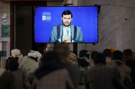 イエメンの親イラン武装組織フーシ派の指導者、アブドルマリク・フーシ氏（写真）は１１日、イスラエルがパレスチナ自治区ガザでの停戦合意を破りガザ攻撃を再開した場合にはイスラエルを攻撃する用意があると述べた。２０２４年１月撮影（２０２５年　ロイター/Khaled Abdullah）