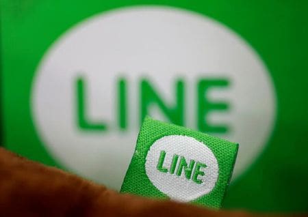 　６月１２日、ＬＩＮＥ（東京都品川区）傘下のＬＩＮＥ　Ｆｉｎａｎｃｉａｌと野村ホールディングス（ＨＤ）は、共同運営するネット証券会社のＬＩＮＥ証券の証券業務を野村証券に移管すると発表した。写真はＬＩＮＥのロゴ。都内で２０１４年９月撮影（２０２３年　ロイター／Toru Hanai）
