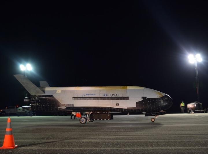 X-37Bは780日間に及んだミッションから地上に帰還-US Air Force