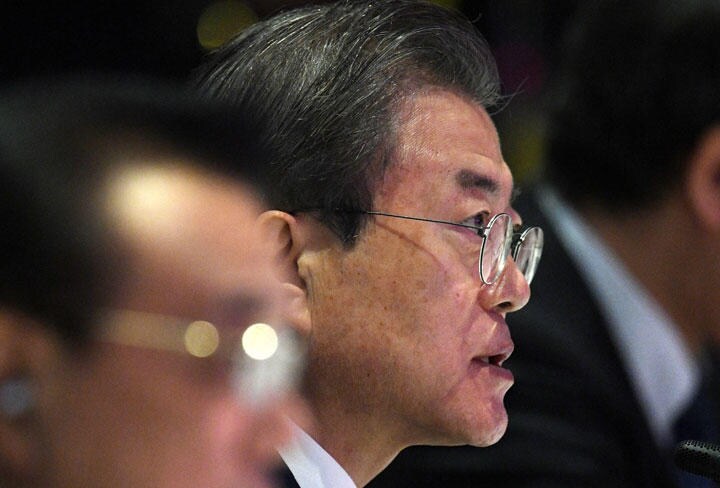 政府の専門機関と青瓦台の間でこうした意見の食い違いが少なからず生じている　Chalinee Thirasupa-REUTERS