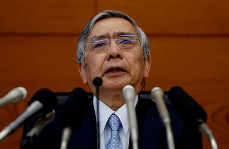 　１１月２９日、日銀の黒田東彦総裁（写真）は、衆院財務金融委員会で、当面の金融政策運営について「現時点でさらに追加緩和をするということは考えていない」と語った。日銀本店で７月撮影（２０１９年　ロイター／Kim Kyung Hoon）