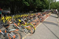 中国シェア自転車「悪名高きマナー問題」が消えた理由