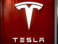 テスラ、株式非公開化を断念　資金繰りの危機が再浮上