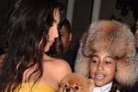 「見るに堪えない...」キム・カーダシアン12歳娘、加速する「大人びた装い」にネット騒然