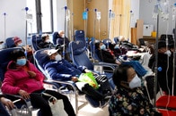 中国「世界最大の移動」春節の感染拡大　100万人以上死亡の懸念