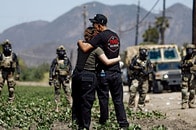 米移民関税執行局が合法大麻農場を強制捜査──360人超の「不法移民」拘束、抗議広がる