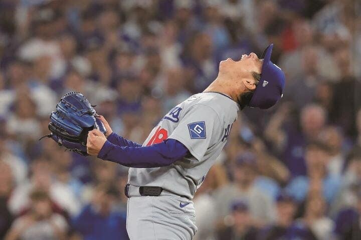 9回途中から登板し延長11回で優勝を決め喜び爆発　GREGORY SHAMUS／GETTY IMAGES