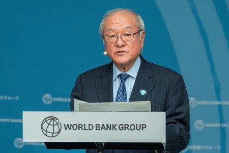 　６月２７日、鈴木俊一財務相（写真）は午前、ドル／円相場で一時３７年半ぶりの円安水準をつけた動きに関し「（為替は）安定的に推移することが望ましく、急激な、しかも一方的な動きは望ましくない」と指摘した。写真は米ワシントンで４月撮影（２０２４　ロイター／Ken Cedeno）