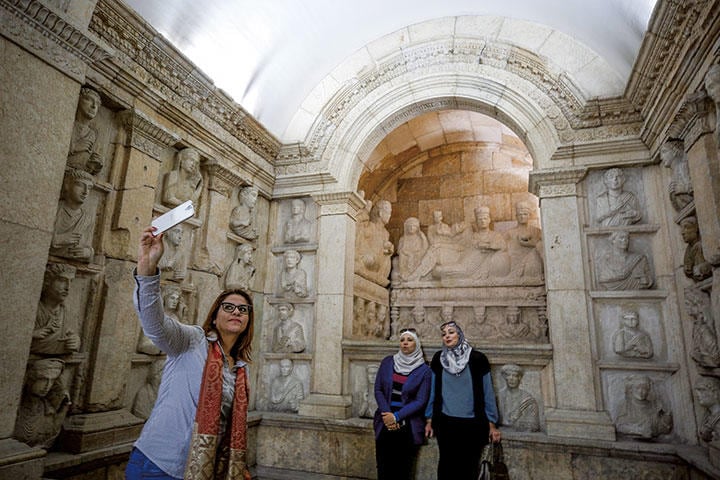 国立博物館が一部再オープンし、観光客も訪れているが、まだまだ渡航は危険と専門家はみる　Omar Sanadiki-REUTERS