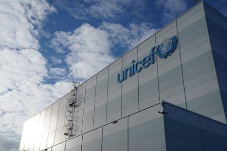 　２月５日　国連児童基金（ユニセフ）は４日、人工知能（ＡＩ）を使用した児童の性的コンテンツ生成が増加していることに懸念を示し、こうした行為を犯罪とするよう各国に要請した。写真はユニセフのロゴ。２０２３年１１月、デンマークの首都コペンハーゲンで撮影（２０２６年　ロイター／Tom Little）