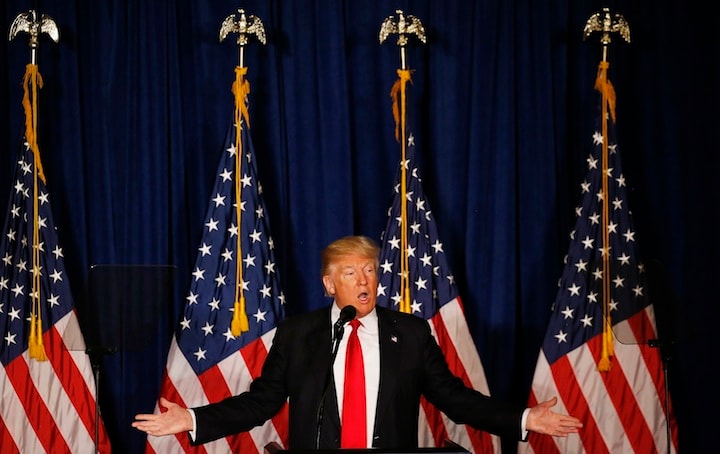 本選に備えてトランプは先月27日、ワシントンで外交政策スピーチを行った　Jim Bourg-REUTERS