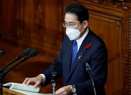 岸田文雄首相は４日、日本上空を通過した北朝鮮の弾道ミサイル発射について「断じて許すことができない暴挙」と述べた。バイデン米大統領と今晩電話会談し、北朝鮮の完全な非核化に向けた連携を確認する考えも示した。写真は所信表明演説を行う岸田首相。衆議院本会議場で３日撮影。（2022年 ロイター/Issei Kato）