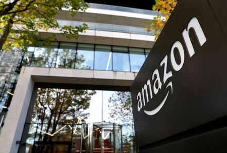 米アマゾン・ドット・コムのクラウド部門アマゾン・ウェブ・サービス（ＡＷＳ）のインフラを担当するアマゾン・データ・サービスが、ジョージ・ワシントン大学（ＧＷＵ）のバージニア州にあるキャンパスを４億２７００万ドルで買収する。ダブリンにあるアマゾン社屋で2025年10月撮影。REUTERS/Damien Eagers
