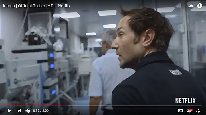 自分を実験台にドーピング検査体制の欠陥を暴露しようとしたフォーゲルだが、事態は予期せぬ方向に展開していく　Icarus Official Trailer-Netflix/YOUTUBE