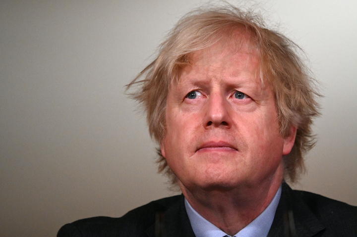 ロックダウンからの出口戦略を発表したジョンソン首相（2月22日）　　REUTERS-Leon Neal