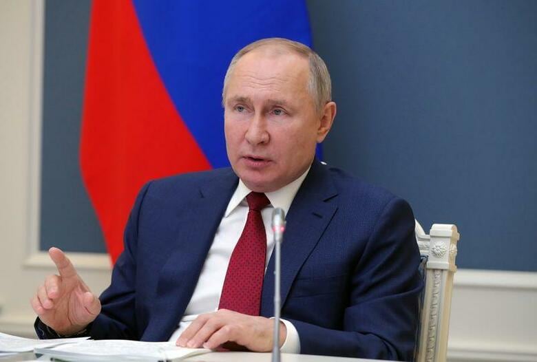 プーチン・ロシア大統領（写真）は29日、米国との新戦略兵器削減条約（新START）を5年間延長する法案に署名した。ロシア大統領府（クレムリン）が声明で明らかにした。写真は1月にモスクワで撮影。提供写真（2021年　ロイター/Sputnik/Mikhail Klimentyev/Kremlin）