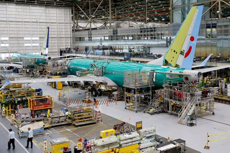 　８日、米航空機大手ボーイングは、７３７（ＭＡＸシリーズ）墜落事故を巡り、再発防止策を講じる米司法省との合意を履行しなかった罪を認めて司法取引に応じる方針を決めたことに関連し、米国防総省との幅広い契約にどのような影響が及ぶかを双方で協議している。ワシントン州レントンで６月２５日、代表撮影（２０２４年　ロイター）