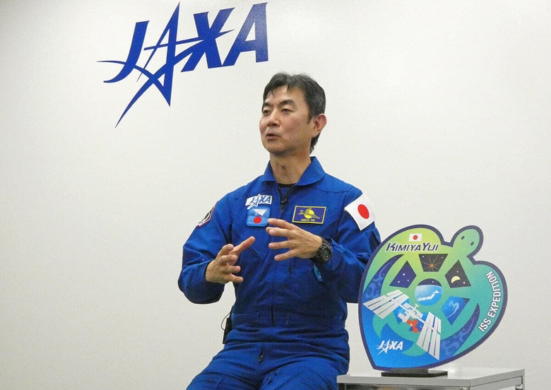 都内で開催された記者会見で、宇宙でのミッションの概要や意気込みを語った油井亀美也宇宙飛行士（6月4日）　筆者撮影
