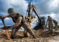 台湾に最も近い在日米軍嘉手納基地で滑走路の迅速復旧訓練――台湾有事を想定