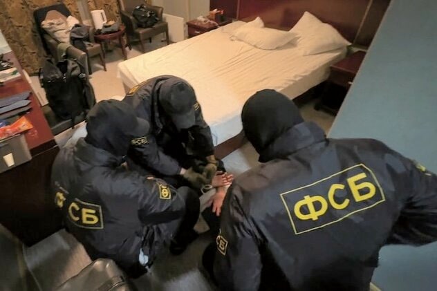 ロシアで拘束された北海道新聞記者は、ハッカー集団「キリン」の囚人交換要員だった？