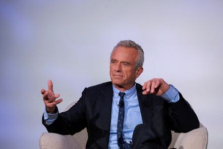 　２０２４年米大統領選の民主党候補指名争いに名乗りを上げているロバート・ケネディ・ジュニア氏（写真）が無所属に転じて大統領選に挑戦する見通しとなった。７月２５日、ニューヨークで撮影（２０２３年　ロイター/Amr Alfiky）