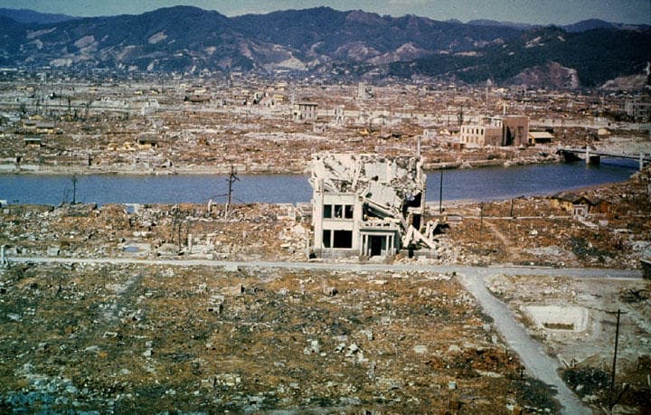 1946年3月、原爆投下から半年後に撮影された広島　REUTERS