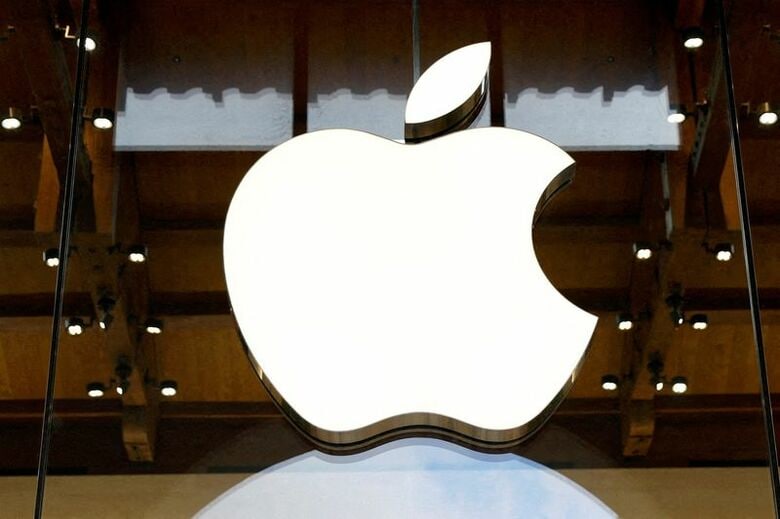 写真はアップルのロゴ。2025年4月、パリで撮影。 REUTERS/Abdul Saboor
