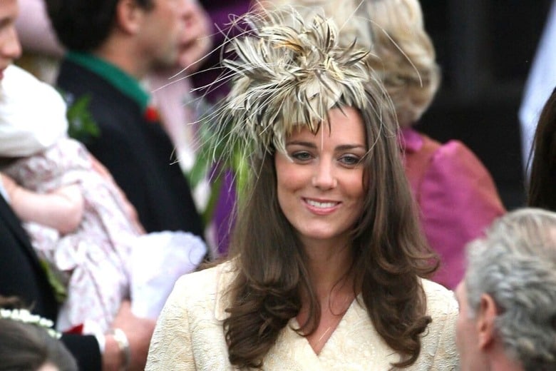 2006年、カミラ夫人（当時）の娘ローラの結婚式でのケイト・ミドルトン（当時） Toby Melville-REUTERS