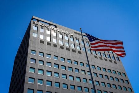 　米著名投資家ウォーレン・バフェット氏が率いる米投資会社バークシャー・ハザウェイは３日、第１・四半期決算を発表した。写真は同社本社が入るビル。米ネブラスカ州オマハで同日撮影（２０２５年　ロイター/Brendan McDermid）