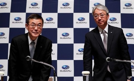 　３月２日、ＳＵＢＡＲＵ（スバル）は、中村知美専務執行役員（５８、写真右）が社長兼最高執行責任者（ＣＯＯ）に昇格し、吉永泰之社長（６３、同左）は代表権のある会長に就く人事を発表した。（２０１８年　ロイター/Issei Kato）