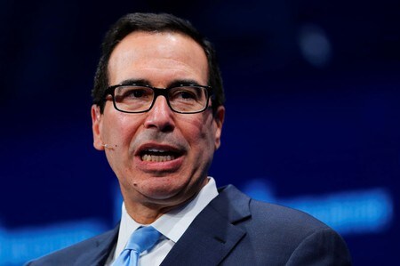 　５月８日、ムニューシン米財務長官（写真）は、米国の対イラン制裁再開によって航空機大手ボーイングとエアバスに付与しているイラン向け旅客機・部品販売許可を取り消す方針を明らかにした。写真はカリフォルニア州で４月撮影（２０１８年　ロイター/Mike Blake）