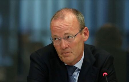 ５月７日、欧州中央銀行（ＥＣＢ）理事会メンバーのクノット・オランダ中銀総裁（写真）は、ＥＣＢによる利上げの効果が出始めているものの、インフレ抑制に向けてさらなる利上げが必要になるとの見解を示した。ハーグで２０１９年９月撮影（２０２３年　ロイター/Eva Plevier）
