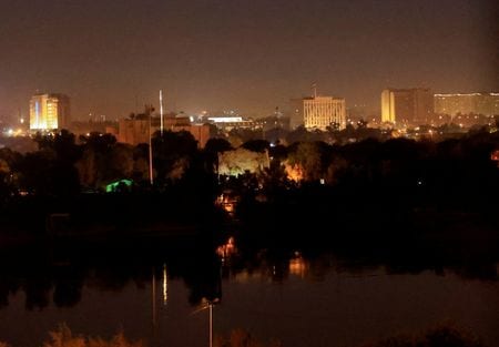 在イラク米大使館は、地域的な安全保障上のリスクが高まっているとして避難命令を出す準備を進めている。２０２２年８月、イラクの首都バグダッドで撮影（２０２５年　ロイター/Thaier Al-Sudani）