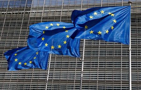 　７月５日、ＥＵの証券市場監督機関、欧州証券市場監督機構（ＥＳＭＡ）は、域内の清算機関のストレステストの結果を発表し、ロシアのウクライナ侵攻がコモディティー市場に与えた影響など、極度の衝撃への耐性を有するとの見解を発表した。写真はＥＵの旗。ブリュッセルで６月撮影（２０２２年　ロイター／Yves Herman）